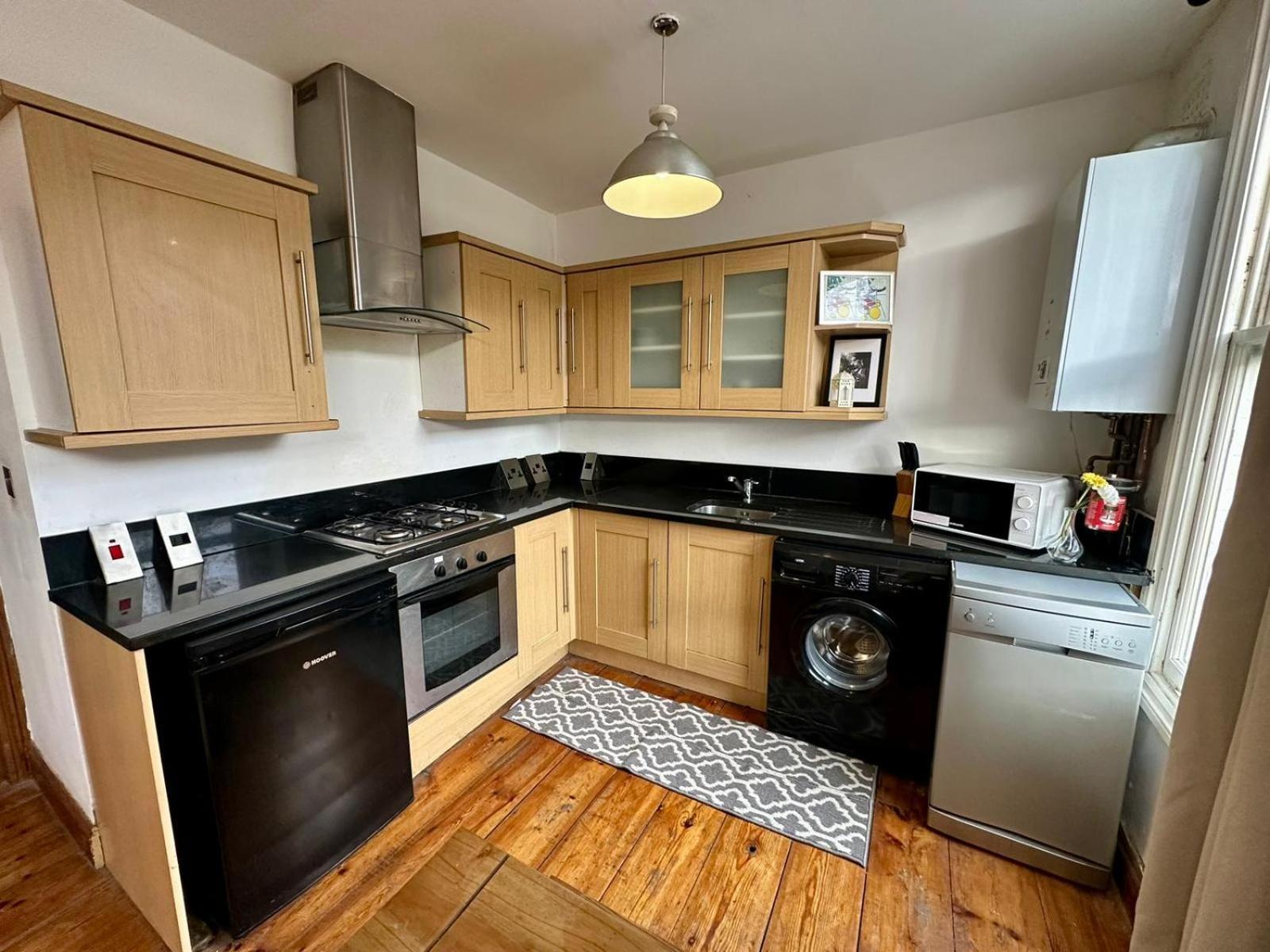 Lovely 1 Bed Apartment 2 Min To Station ロンドン エクステリア 写真